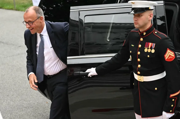 Trump: 'Počeo sam pripreme za sastanak Putina i Zelenskog'