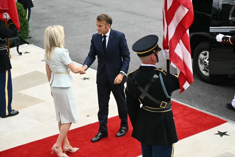 Trump: 'Počeo sam pripreme za sastanak Putina i Zelenskog'