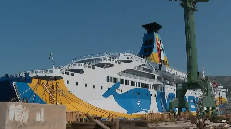 Brod s opasnim brodom ne mrda iz Splita: 'Pa nije ovo atomska bomba nego krntija'