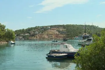 Fekalije i masnoća u uvalama Šolte: RTL Danas s mještanima, traže zaštitu od zagađenja s brodova