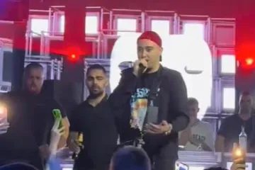 Skandal u zadarskom noćnom klubu: Srpski reper prekinuo nastup i nasrnuo na fana