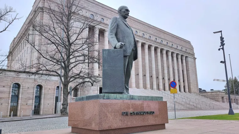 Zastupnik si presudio u zgradi parlamenta: Policija i hitne službe na terenu