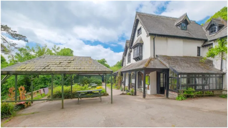 Ovo se ne viđa svaki dan: Prodaje se vila na litici, nije skupa, no ima neobičan uvjet