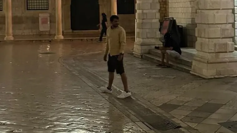 Ovaj muškarac je uništio povijesnu fontanu u Dubrovniku, policija ga traži