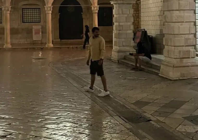 Ovaj muškarac je uništio povijesnu fontanu u Dubrovniku, policija ga traži