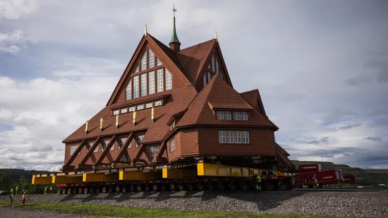 Crkva na kotačima: Teška 700 tona i visoka 40 metara nakon 113 godina seli u drugi dio grada