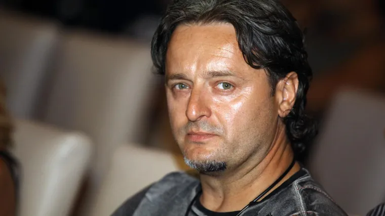 Prošlo je punih 16 godina: Evo kako je Thompson izgledao na predstavljanju svoje knjige