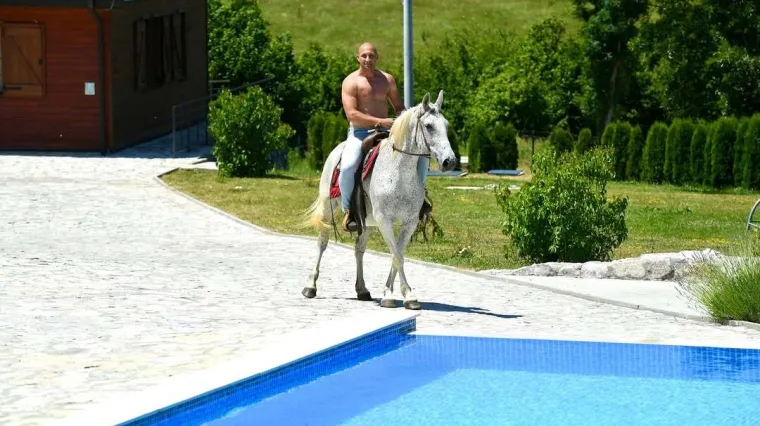 Mentor Marinko se razgolitio, a Iman se odmah oglasila: 'Zašto ovakvi niste dolazili na Farmu?'