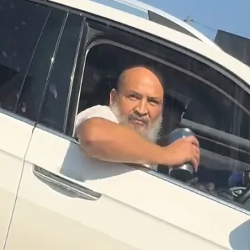Svađa u prometu završila nezaboravnom snimkom: Malo kome se svijet danas tako ruga kao ovom čovjeku