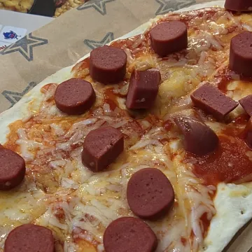 Gost ostao zatečen kada su mu na stol donijeli pizzu, naprosto je morao fotografirati taj zločin