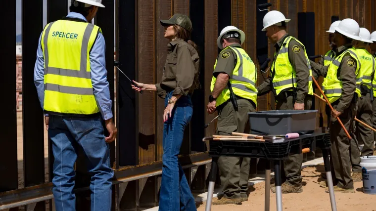 Novi Trumpov plan protiv migranata: Zid na granici s Meksikom boja se u crno