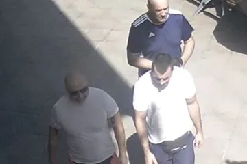 Policija traži ove muškarce zbog razbojništva: Ako imate informacije, javite im