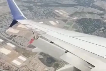 Putnici u panici gledali dio krila koji se odlomio tijekom leta: 'Avion se tresao!'