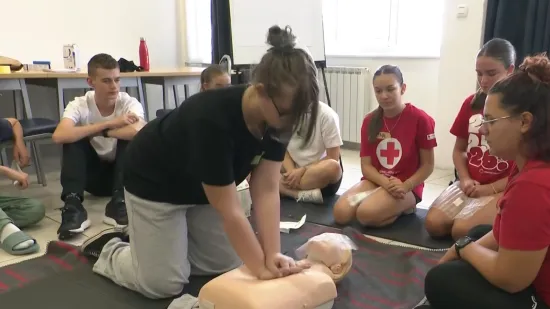 Stotinu mladih pohađa Ljetnu školu Crvenog križa: Ove vještine su krucijalne u kriznim situacijama
