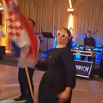 Ovo će tek postati viralno! Časna zaplesala na svadbi na poznatu pjesmu, morate pogledati video