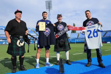 Kakva ludnica na Maksimiru: Za Dinamovog Škota zasvirale gajde pa stigla i rakija