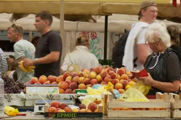 Cijene na tržnici pale i do 40 posto, ali kupaca i dalje nema: Provjerili smo što se događa