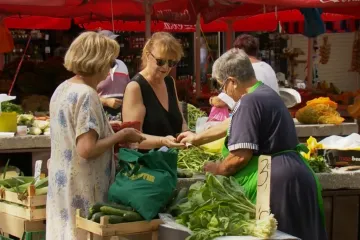 Na splitskom pazaru nikad povoljnije, ali kupaca nema: 'Kad je došlo 100 kuna kao 100 eura'