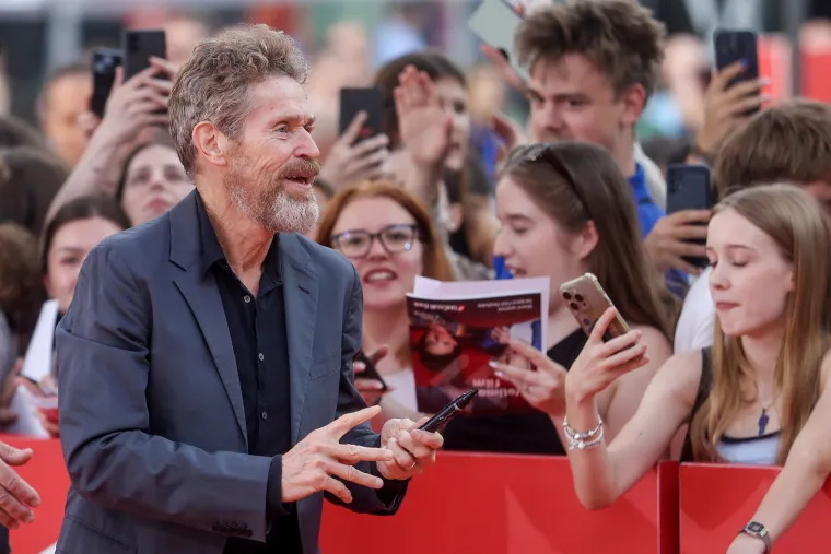Oscarovac u Sarajevu: Willem Dafoe prošetao tepihom u društvu zgodnog direktora festivala