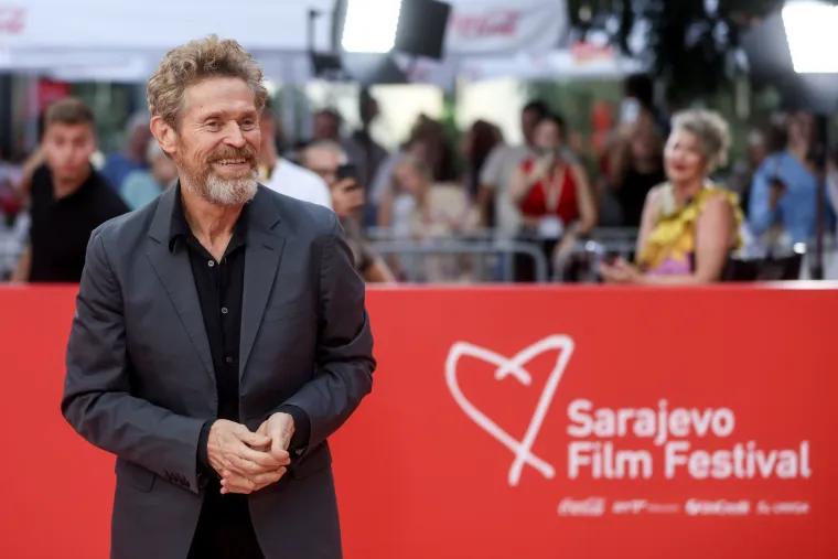 Oscarovac u Sarajevu: Willem Dafoe prošetao tepihom u društvu zgodnog direktora festivala