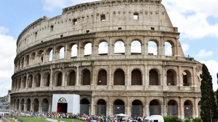 Smrt u turističkoj atrakciji: Vodičica se srušila usred obilaska, nije joj bilo pomoći