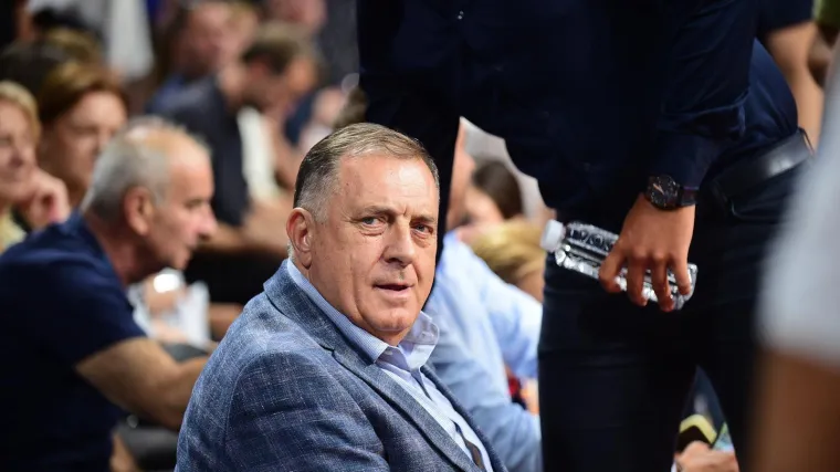 Nikad viđeno na utakmici Srbije: Osuđeni Dodik izviždan pred tisućama, ovo nije očekivao