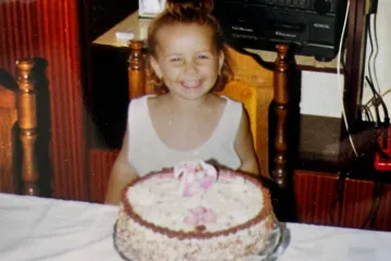 Znate li tko je djevojčica na fotografiji? Zovu je maticom 'Farme', a ona kaže da samo igra igru