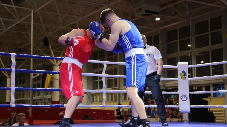 Amaterski boksač u komi nakon borbe, svi su u šoku