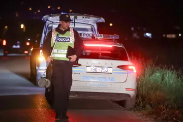 Nadrogirani motociklist bježao policiji, pa se otimao pri uhićenju