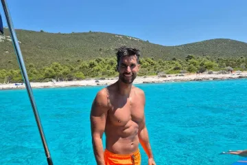 Dok fanovi traže Šimu, Miloš osvaja Instagram fotografijama s hrvatskih plaža - evo gdje je sada