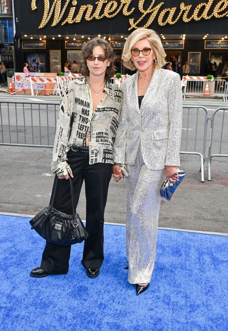 Šuškanja su sve glasnija: Christine Baranski (73) u vezi je s 26-godišnjom pjevačicom?