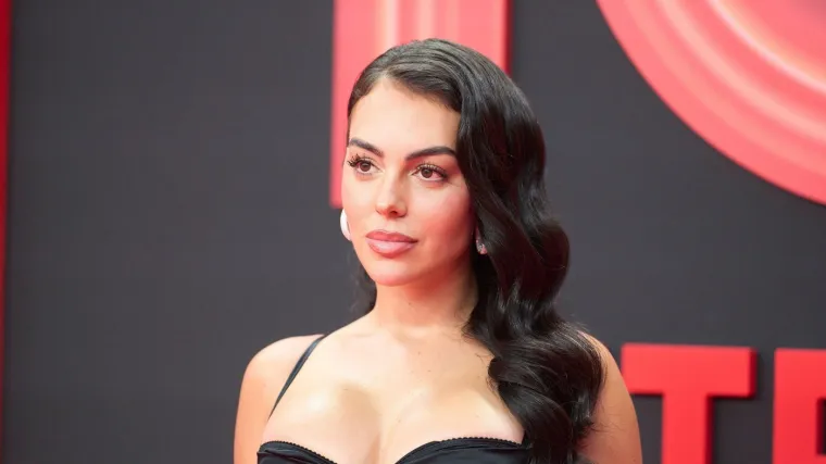 Od prodavačice iz siromašne obitelji do najpoznatije WAGsice: Kako je Georgina prije izgledala?