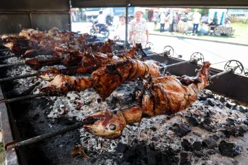 Smazao janjetinu i popio pivo pa pobjegao bez plaćanja: Konobar ga satima ganjao