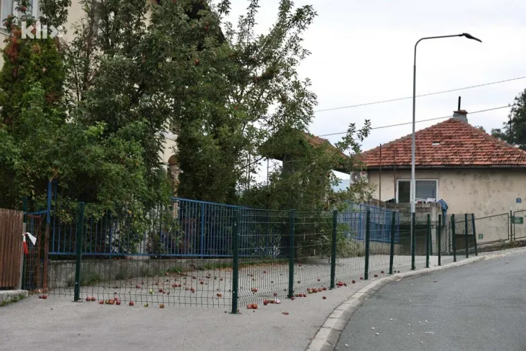 Živciraju vas dječja igra i prolaznici? Ovako je to riješila bijesna susjeda u Sarajevu