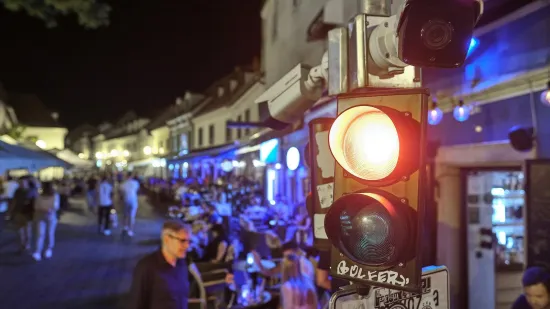 Grupa maskiranih muškaraca brutalno pretukla dvojac: Jedan teško ozlijeđen