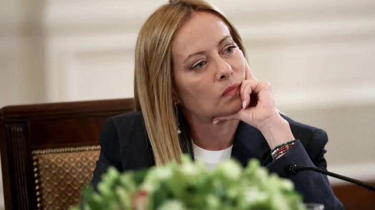 Zamjenik Meloni uputio žestoku poruku Macronu: 'Obuci pancirku, uzmi pušku i idi u Ukrajinu'