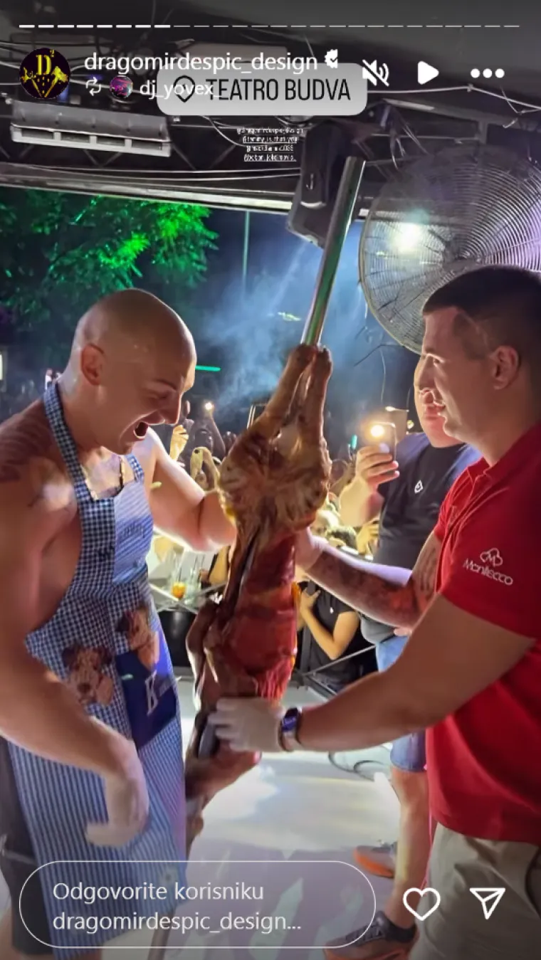 Desingerica na koncertu ispekao janje na ražnju i jeo ga pred publikom