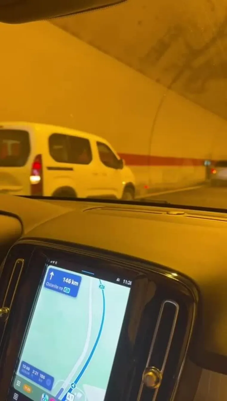 Lančani sudar pet vozila u tunelu na A1: Vozi se usporeno jednom trakom