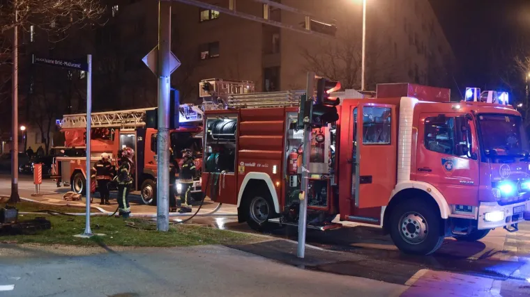 Gorio stan u Susedgradu, tri osobe prevezene u KB Sveti Duh