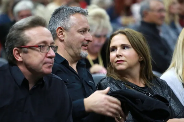 Korisnici Facebooka zbunjeni: Gdje je nestala Thompsonova supruga?