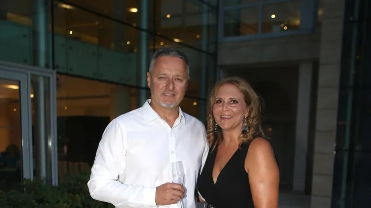 Korisnici Facebooka zbunjeni: Gdje je nestala Thompsonova supruga?