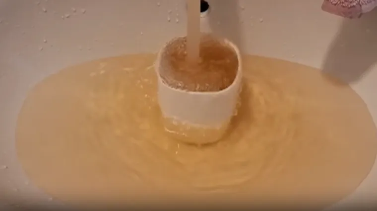 'Smeđa voda nije voda': Karlovac se nakon četiri godine i dalje muči s mutnim slavinama