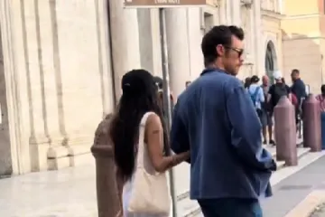 Zoe Kravitz i Harry Styles u romantičnoj šetnji Rimom: Nova ljubav na pomolu?