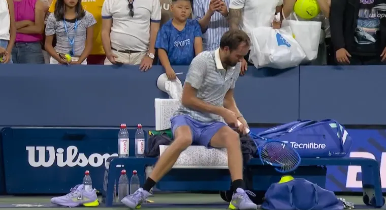 Medvedev se svađao s publikom, divljao i razbijao rekete pa poručio: 'Htio sam napraviti i gore stvari'