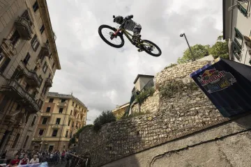 Spektakl u Genovi: Održana Red Bull Urban Downhill utrka