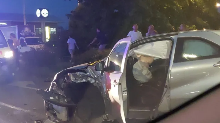 Krš i lom u Zagrebu: Dva automobila potpuno su skršena, na terenu i Hitna