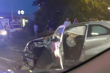 Krš i lom u Zagrebu: Dva automobila potpuno su skršena, na terenu i Hitna