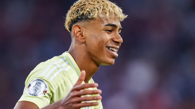 Tek punoljetan: Yamal u vezi s 25-godišnjom pjevačicom, prije toga s 30-godišnjom zvijezdom OnlyFansa