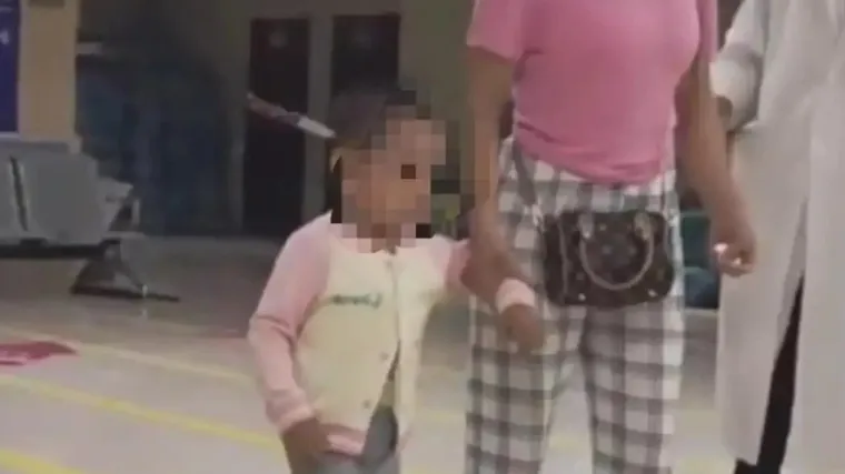 Djevojčica (3) ušetala u bolnicu s nožem u glavi: Objašnjenje majke je još bizarnije