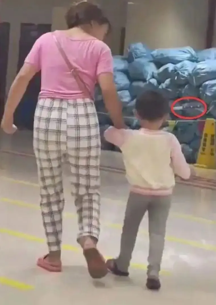 Djevojčica (3) ušetala u bolnicu s nožem u glavi: Objašnjenje majke je još bizarnije